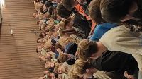 Schüler mit Fragen